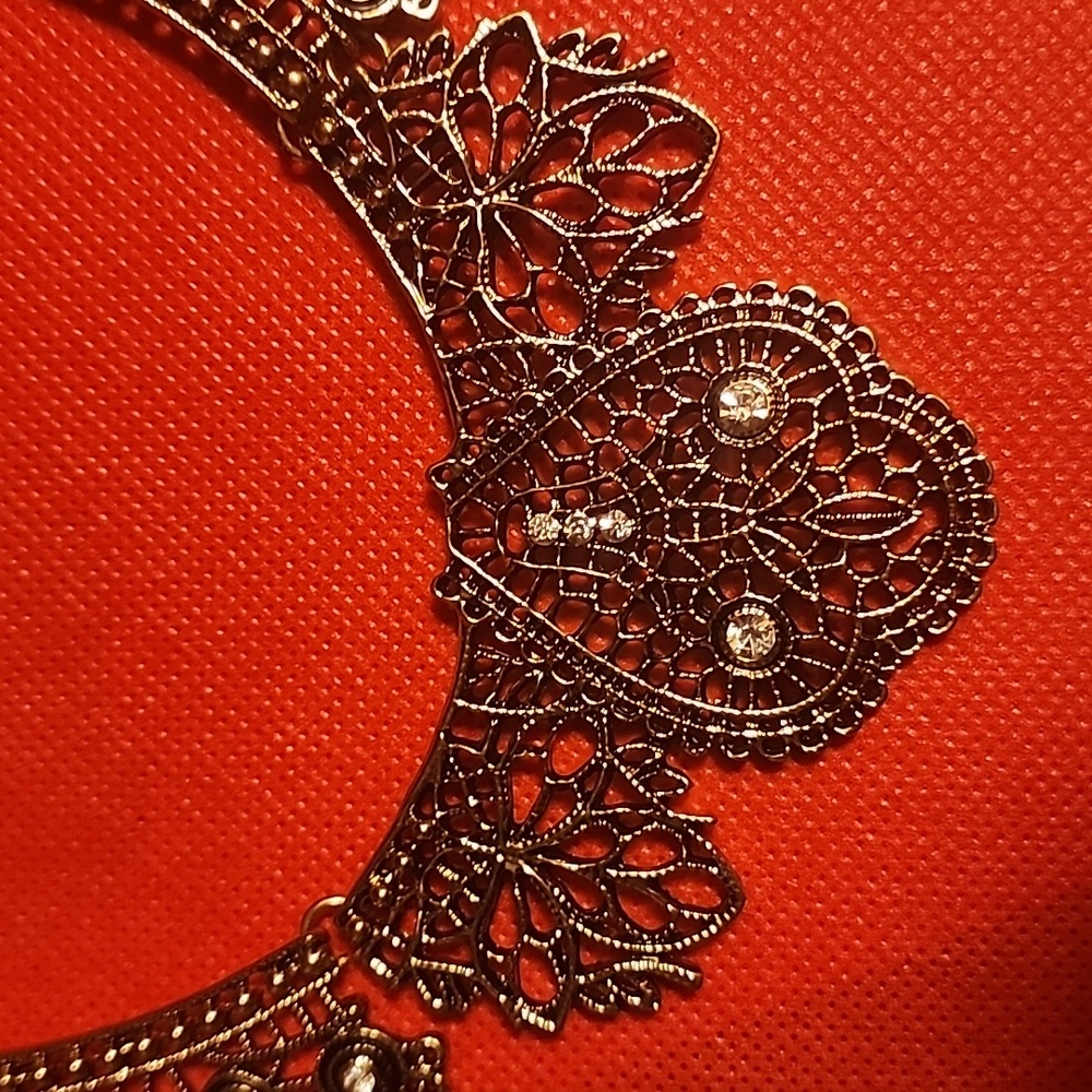 Intricate Gold Filigree Necklace, Free Earrings With Purchase - Picture 7 of 7